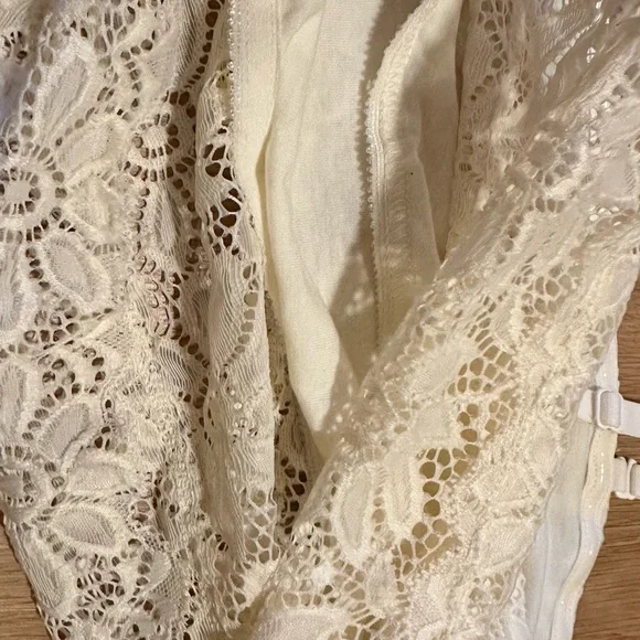 SO Cream Lace tank Top off white/ cream cropped cover up - Picture 6 of 7